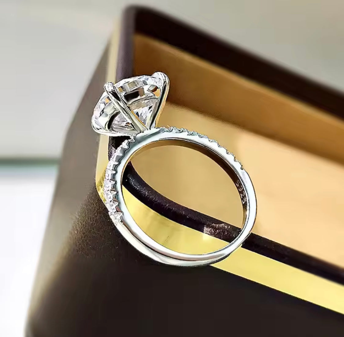 Moissanit Halo Ring - Ovalschliff