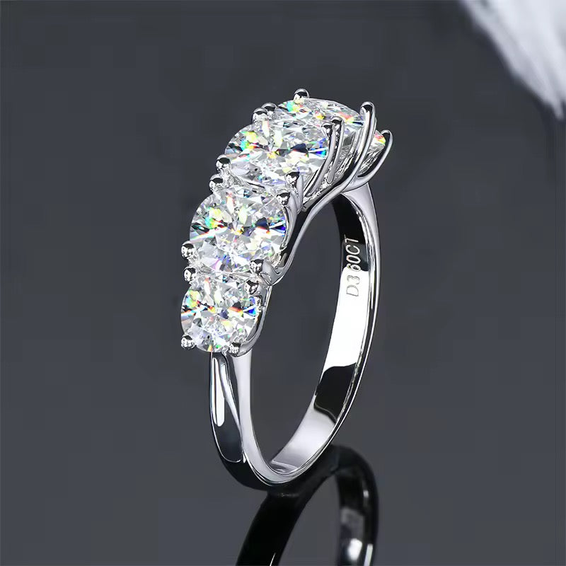 3.6 Karat Moissanit 5-Stein Ring