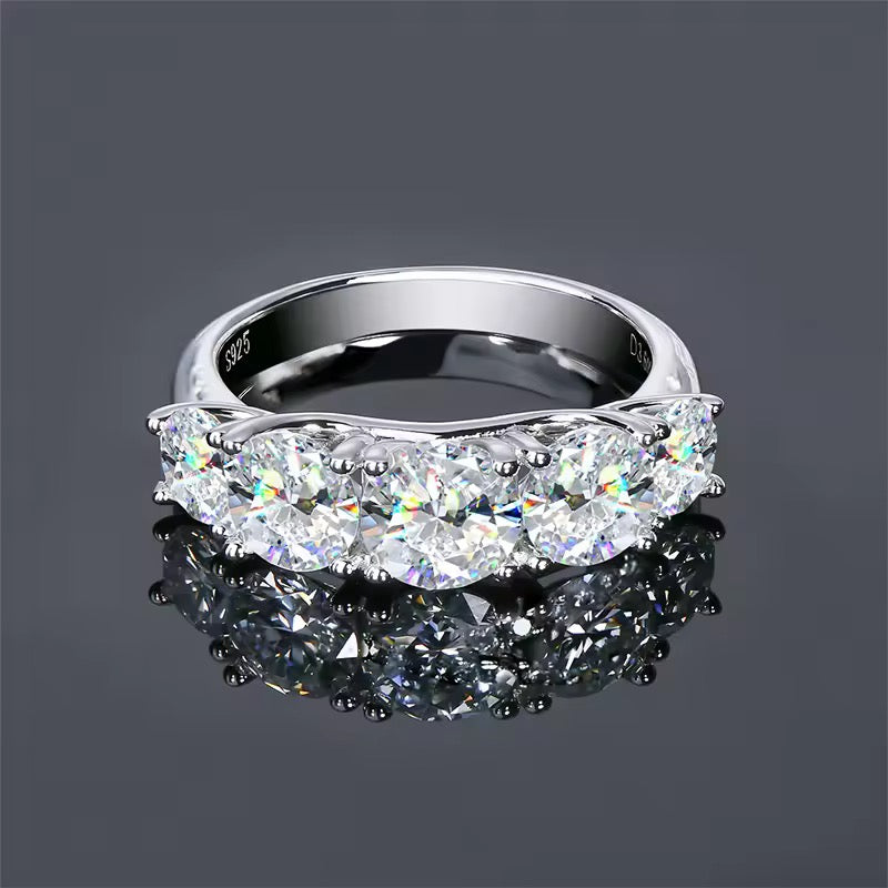 3.6 Karat Moissanit 5-Stein Ring